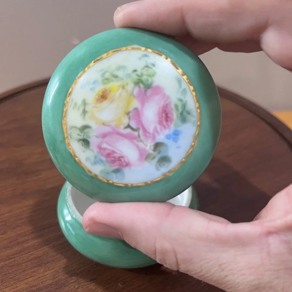 Vtg Limoges France Porcelain Trinket Box Green Floral Roses Hand Painted Round